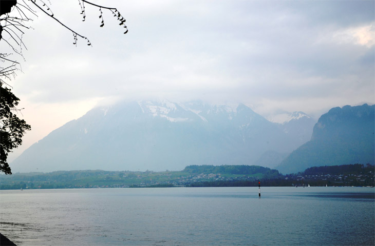 горы озеро Тун Швейцария