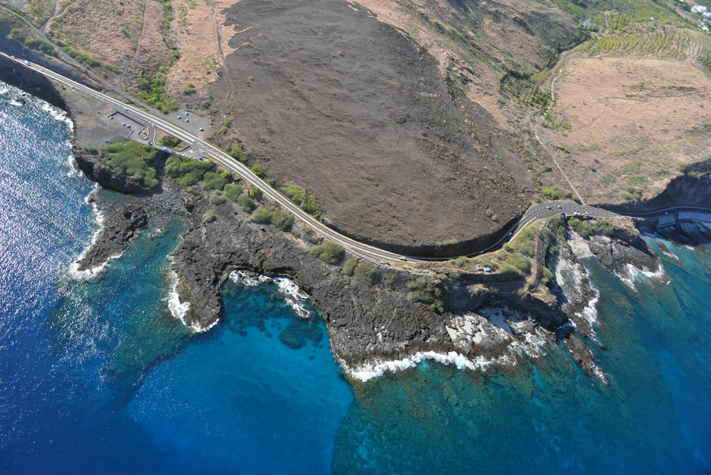 reunion road and sea