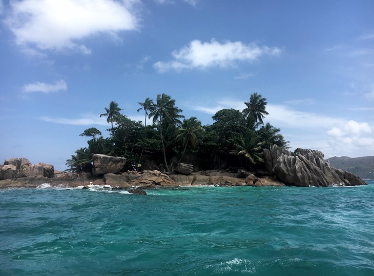 islands near curieuse