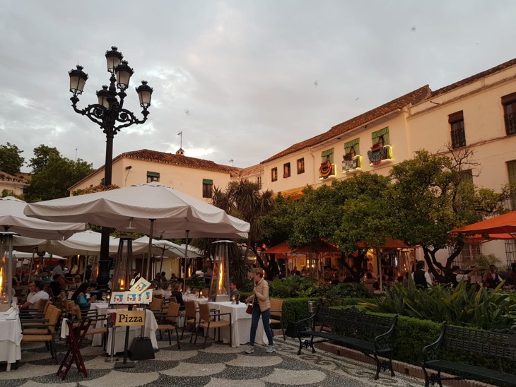 plaza naranjos marbella