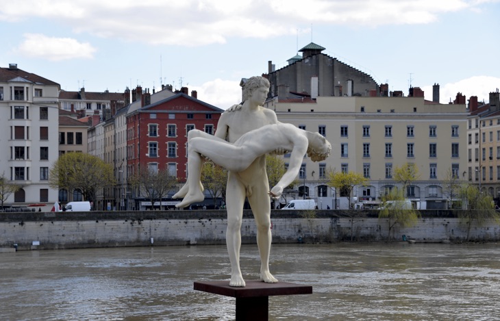 lyon naked statue