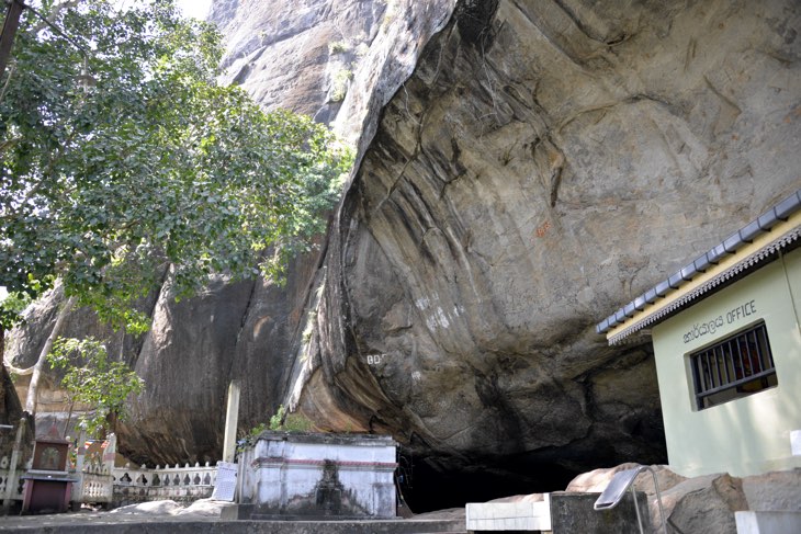 cave temple sri lanka