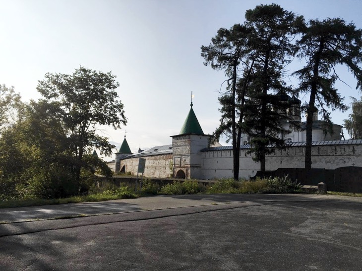 монастырь россия